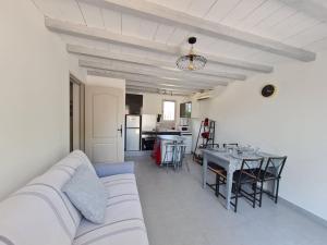 Appartements appart cosy avec son exterieur chaleureux,piscine et parking prive : photos des chambres