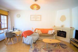 Beautiful 2 Bedroom Bungalow with Communal Pools