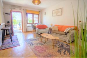 Beautiful 2 Bedroom Bungalow with Communal Pools