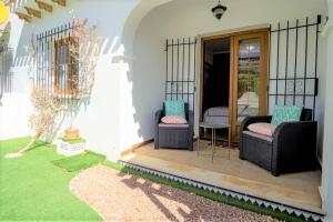 Beautiful 2 Bedroom Bungalow with Communal Pools