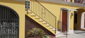 LA CASA ROSA - GRAZIOSO BIVANO CON POSTO AUTO