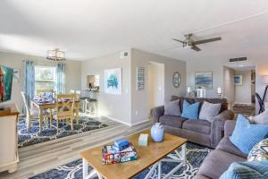 317 Bayshores Yacht Tennis Club