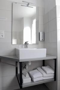 Hotels Logis Hotel du Chene : photos des chambres