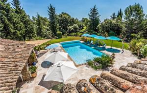 Maisons de vacances Stunning home in TARADEAU with Outdoor swimming pool, WiFi and 5 Bedrooms : photos des chambres