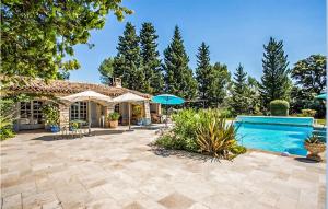 Maisons de vacances Stunning home in TARADEAU with Outdoor swimming pool, WiFi and 5 Bedrooms : photos des chambres