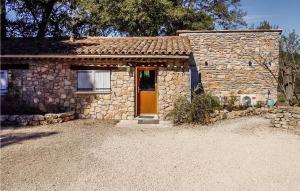 Maisons de vacances Stunning Home In Taradeau With Kitchen : photos des chambres