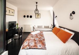 B&B / Chambres d'hotes La Cantellerie : Chambre Double - Vue sur Jardin