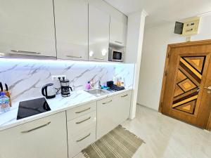 Studio Apartment with balcony 300m from beach
