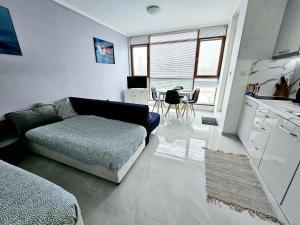 Studio Apartment with balcony 300m from beach