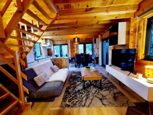 Chalets Le Chalet Aura et Jacuzzi : photos des chambres