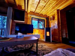 Chalets Le Chalet Aura et Jacuzzi : photos des chambres