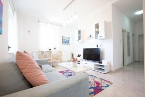 MS 3BR Apartment near Kolovare beach