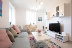 MS 3BR Apartment near Kolovare beach