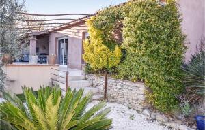 Maisons de vacances Nice Home In Orange With Wifi, Private Swimming Pool And 3 Bedrooms : photos des chambres