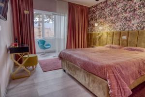 Central Luxury Apartment with City View