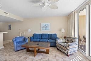 Pelican Beach 1910 by Pelican Beach Management