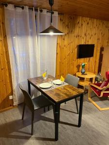 Au village dEvolène, très joli studio calme et ensoleillé