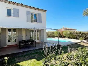 Golf de Pont Royal Villa des Alpilles climatisée 3 chambres Piscine chauffée Parking et Garage - Charleval