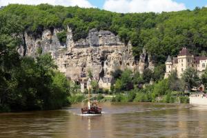 Maisons de vacances In heart of BEYNAC Your cottage with terrace garden : photos des chambres