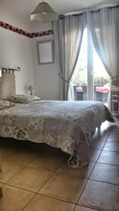 Sejours chez l'habitant Chambres d'Hotes dans villa avec piscine chez Raphaele : photos des chambres