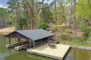 Spacious Waterfront Hyco Lake Retreat with Dock! - Milton