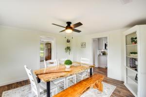 Cozy Fair Play Home with Deck 4 Mi to Lake Hartwell!