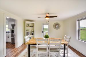 Cozy Fair Play Home with Deck 4 Mi to Lake Hartwell!