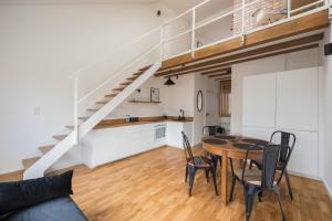 Rondo Wiatraczna Loft Apartment