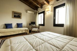 Deluxe Room with Private External Bathroom