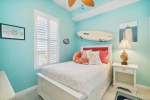 Stunning 3Bd BEACHFRONT Condo! Beach Chair Service Included! by Dolce Vita Getaways PCB