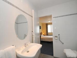 Hotels Hotel La Cabane : Chambre Double