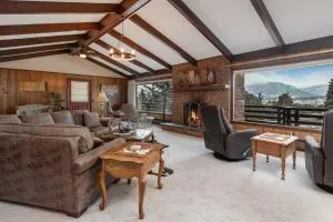 Spacious Colorado Retreat with Deck and Mountain Views - Glen Haven