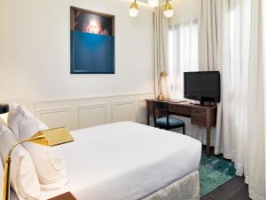 Basic Double Room room in Boutique Hotel H10 Villa de la Reina