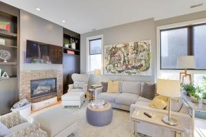 Downtown Condo with Rooftop Patio and City Views!