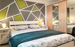 Nice Home In Somme-Leuze With Wifi