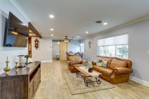 Charming Home w Yard ~ 5 Mi to Clearwater Beach!