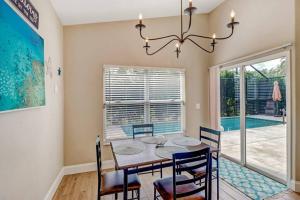 Pool Home Near Beaches and Downtown 5th Ave.