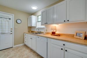 Kerrville Vacation Rental Across From River Trail!
