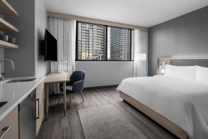 King Studio with City View room in Element Miami Downtown