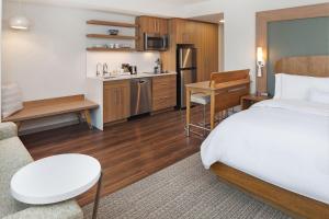 Studio, 1 King, Sofa bed room in Element Bloomington Mall of America