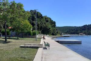 Apartments by the sea Kampor, Rab - 5056 