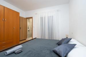 Apartments with parking space Kraj, Pasman - 819