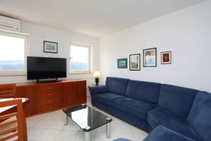 Sea view apartment with private parking place