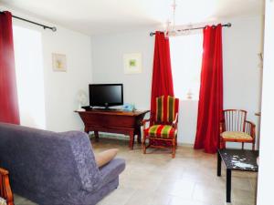 Maisons de vacances Majestic holiday home in Les Assions with terrace : photos des chambres