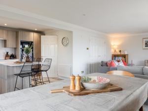 10 Thurlestone Rock