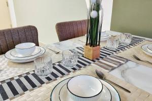 Unique Home Encorp Strand Mall Alpha IVF 4Pax