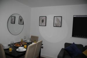 2BDR Apt By Homesy Short Lets & Serviced Accommodation Cardiff With Free WiFi