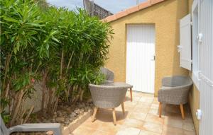 Maisons de vacances Amazing home in Portiragnes with Outdoor swimming pool and 3 Bedrooms : photos des chambres