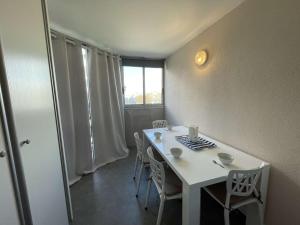 Appartement 2 pièces avec loggia et piscine à 100m de la plage - Le Grau-du-Roi - FR-1-250-250
