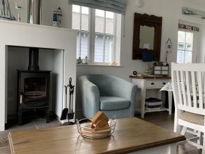 Sea Urchins, The Bay, 2 bedrooms with ensuites, parking for 2 cars, 2 dogs welcome